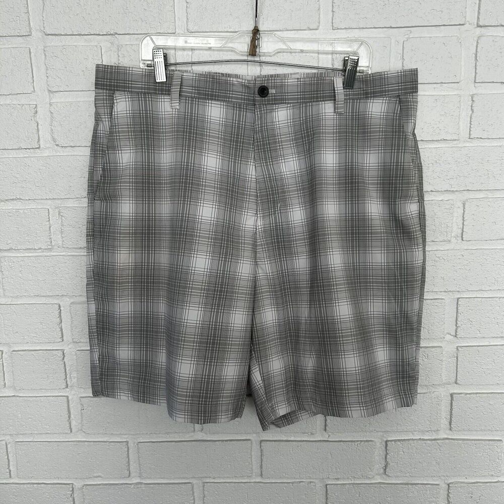 CHAPS Golf Shorts Lightweight Performance Mens 38 Gray White Plaid